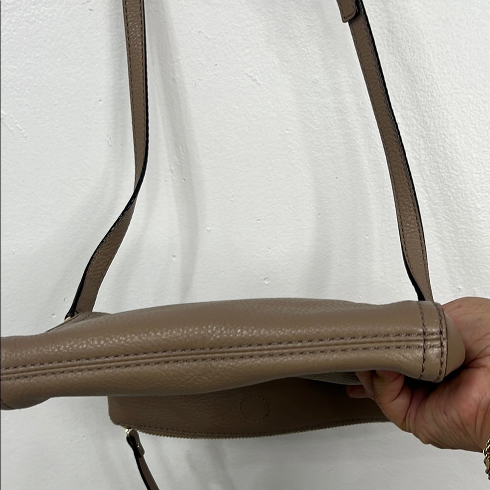 Kate Spade Brown Crossbody Bag with Timeless Appeal - Picture 9 of 9